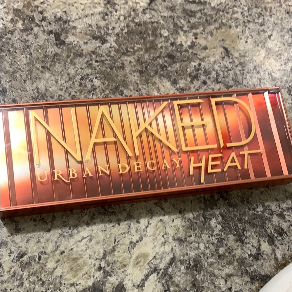 Urban Decay Naked Heat Eyeshadow Palette